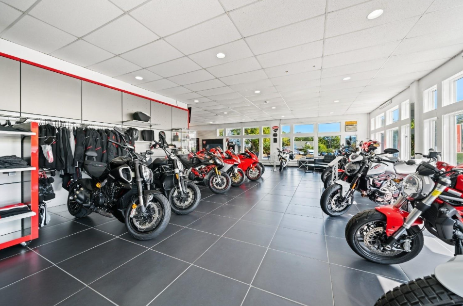Splendor Plus motorcycle display at Naugawan Motors two wheeler dealer showroom in Amroha
